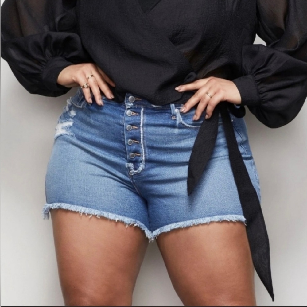 Good American Bombshell High Waist
Shorts, 24